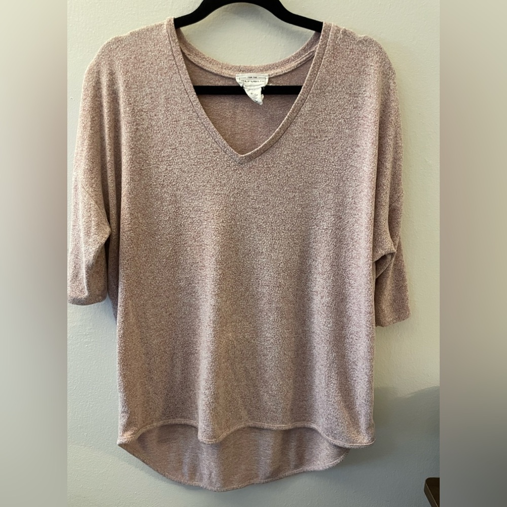 For the Republic Womans Soft V-neck Short Sleeve Top Medium